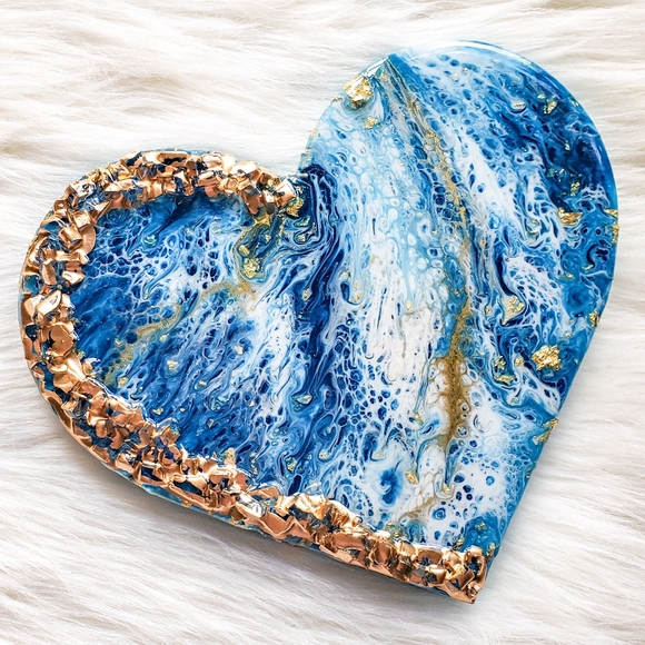Resin Art on Wooden Heart Panel - Picture 3 of 11